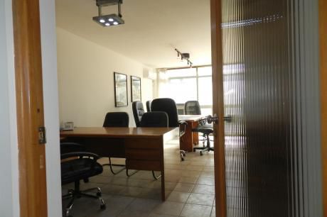 Oficina En Excelente Ubicación!