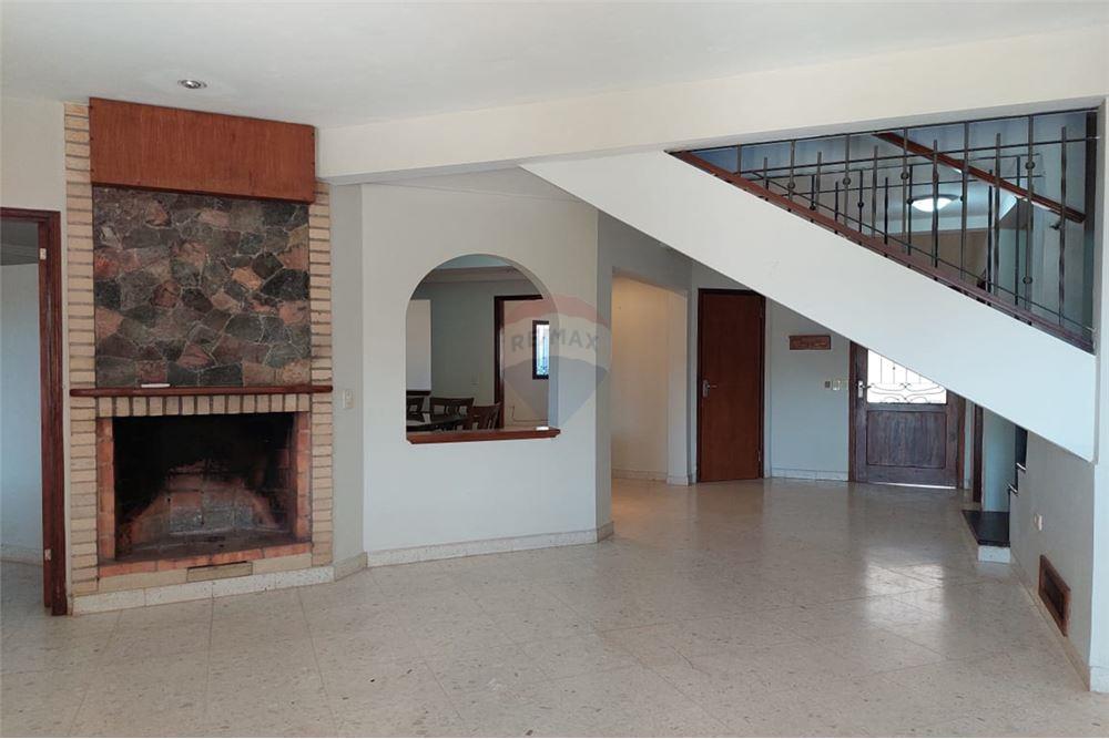 EN VENTA - CASA EN EL PRESTIGIOSO Bº MADAME LYNCH — foto 2