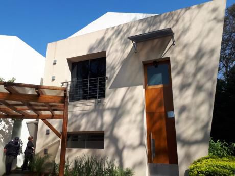 Elegante Condominio. Zona Ycuá Satí ,alta Seguridad. Impecable Estado