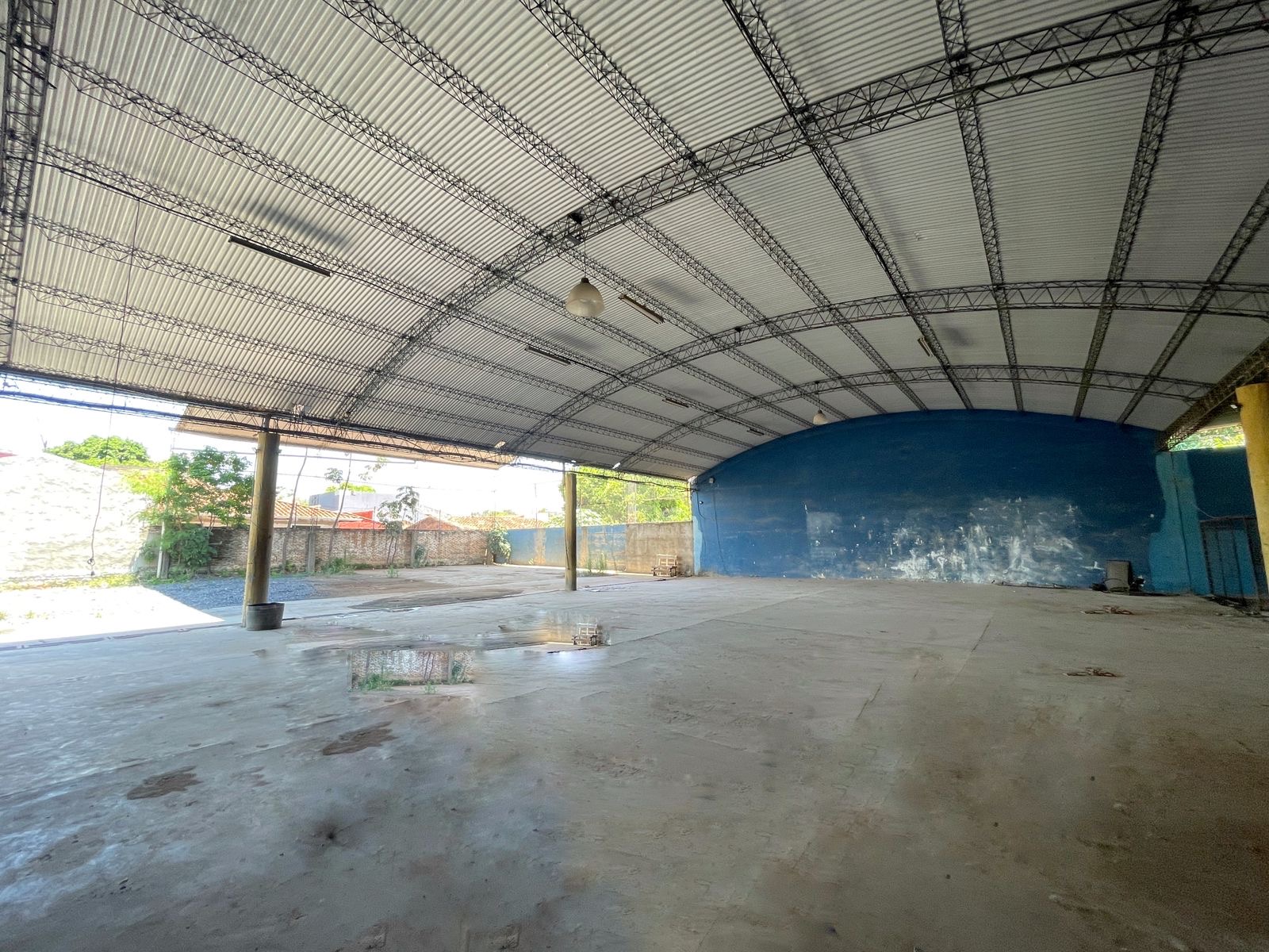 EN ALQUILER DEPÓSITO CON DOS GALPONES Y OFICINAS EN ASUNCION — foto 2