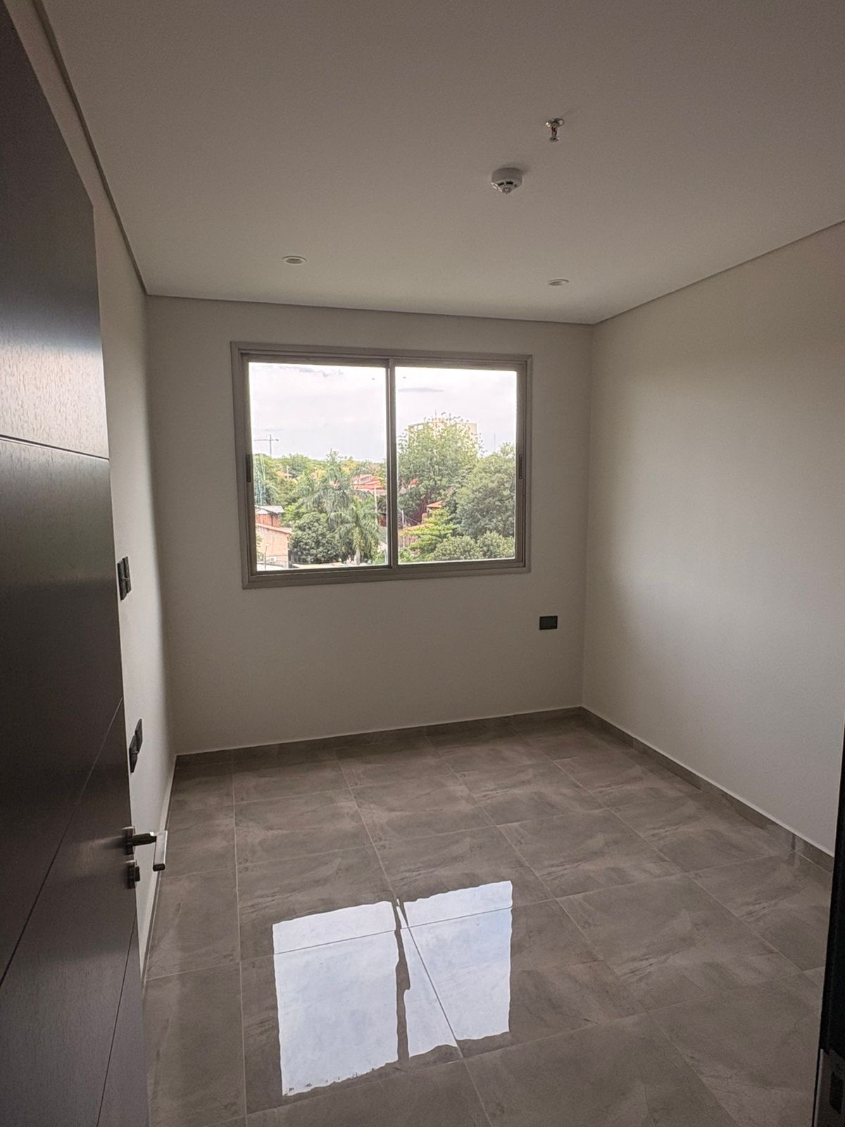 MOLAS LÓPEZ, EN ALQUILER DEPTO A ESTRENAR DE 1 DORMITORIO CON 2 COCHERAS — foto 2