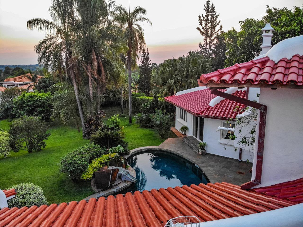 EXCLUSIVA RESIDENCIA EN VENTA EN HERNANDARIAS — foto 2