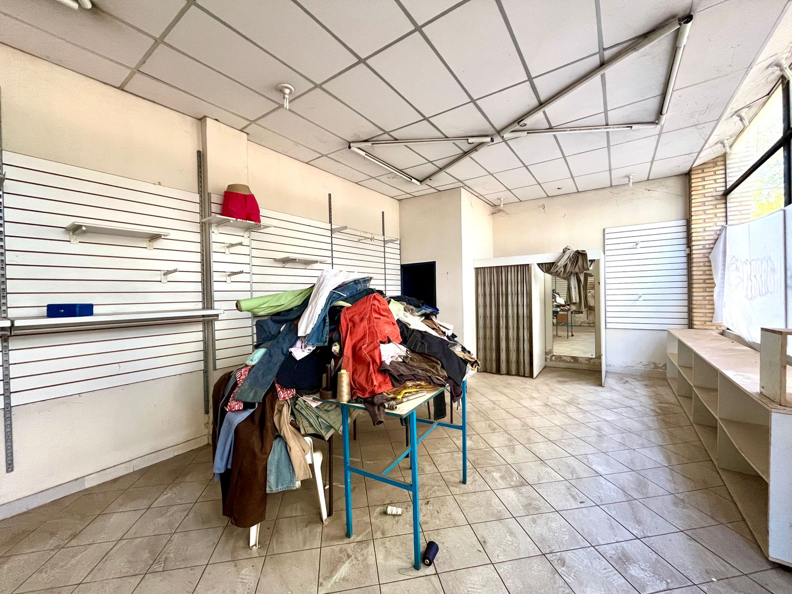 Alquilo tinglado depósito ex fábrica textil — foto 3