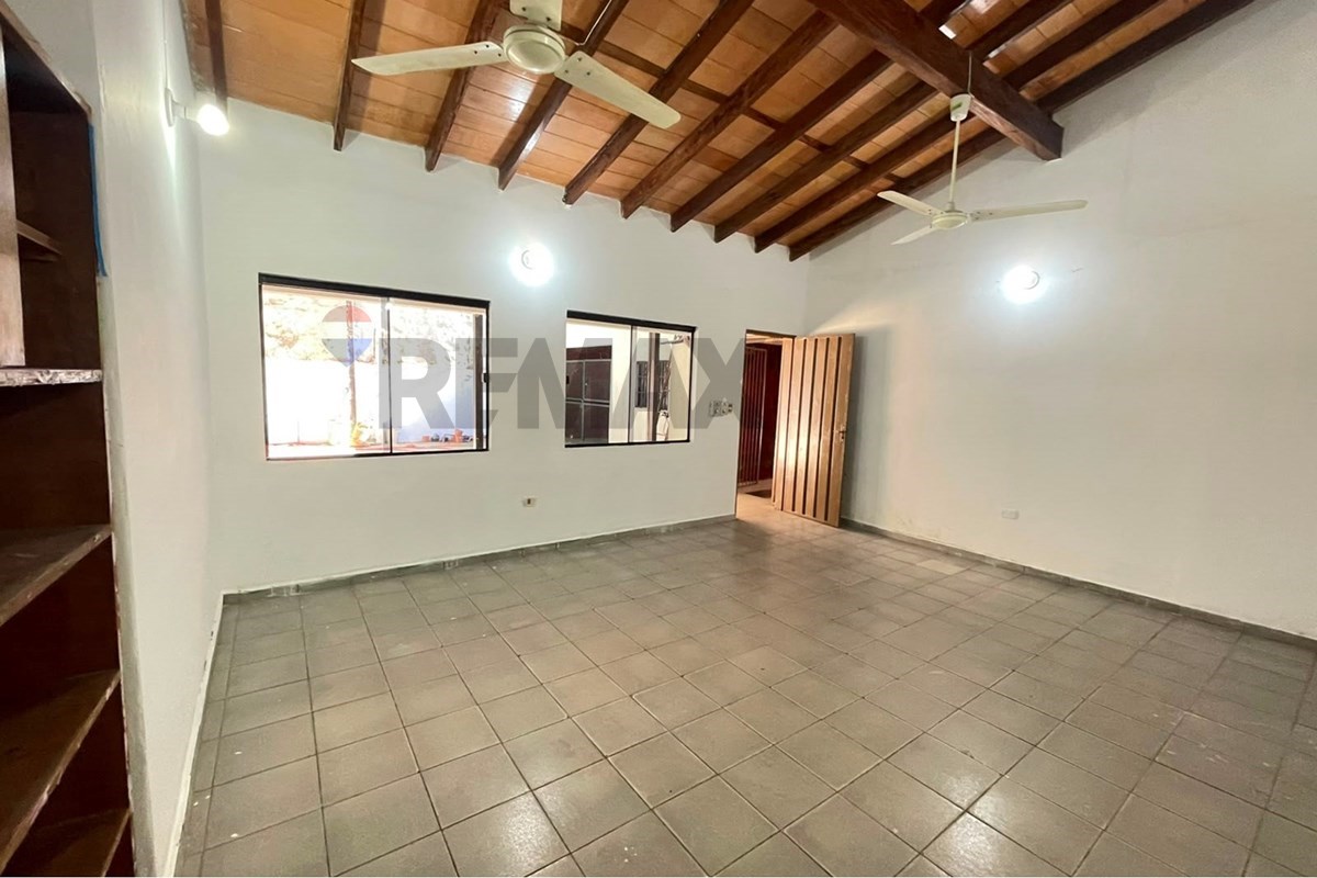 SALONES COMERCIALES - 1 CUADRA DE MCAL. LOPEZ — foto 3