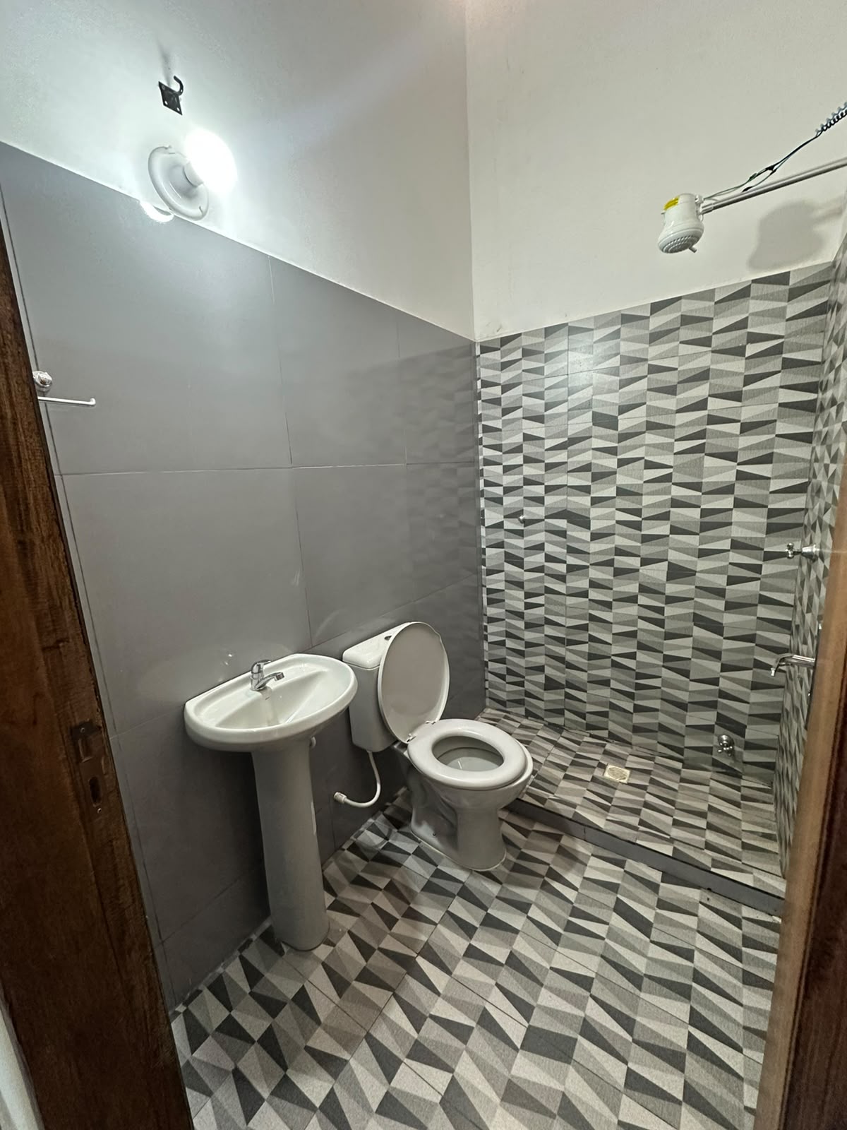 Dúplex moderno con garaje para 2 autos en Villa Elisa – ¡Listo para mudarte — foto 3