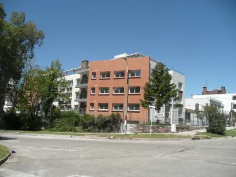 Malvin Frente Al Parque