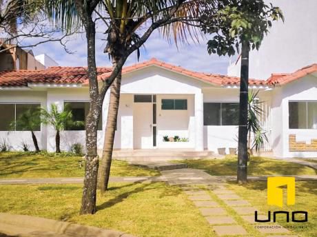 Preciosa Casa De Una Planta En Condominio Ciudad Jardin