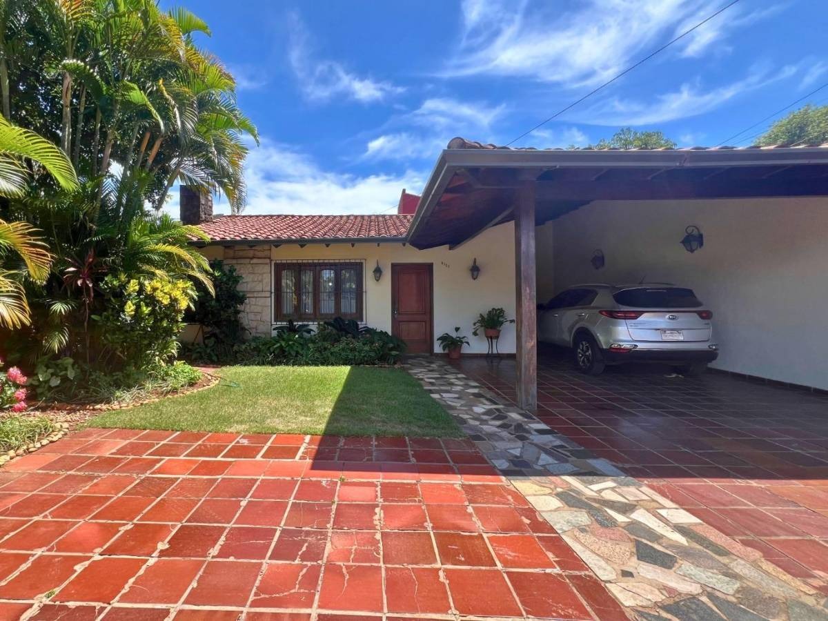 Casa en venta en Los Laureles