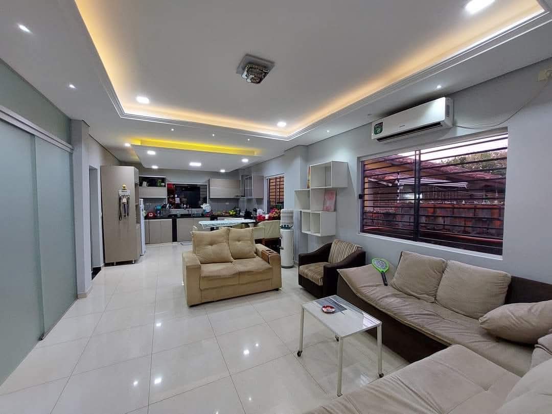 En venta amplia casa de 2 pisos en el corazón de Ciudad del este — foto 2