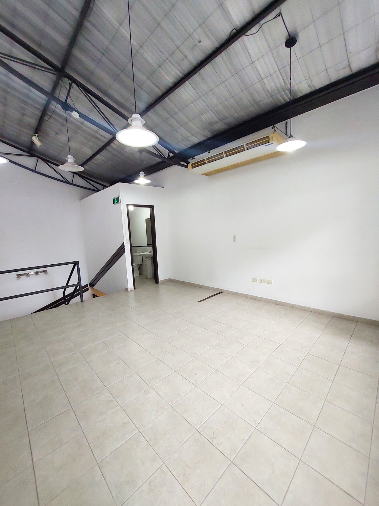 ALQUILO SALON COMERCIAL EN ZONA AV. BOGGIANI — foto 2