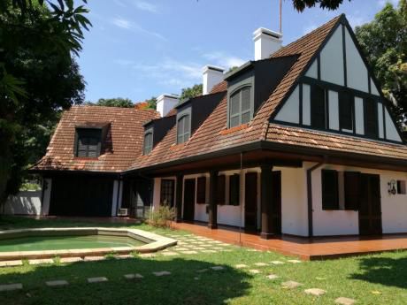 Residencia En El Dorado, A Pasos De Brasilia Y Mcal. Lopez