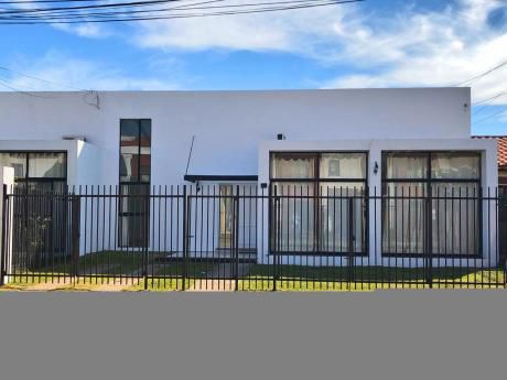 Hermosa Casa En Alquiler En El Remanzo III