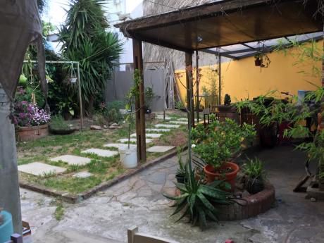 Venta De Casa En Pocitos, 3 Dorm, 3 Baños, Fondo, Barbacoa, Cochera