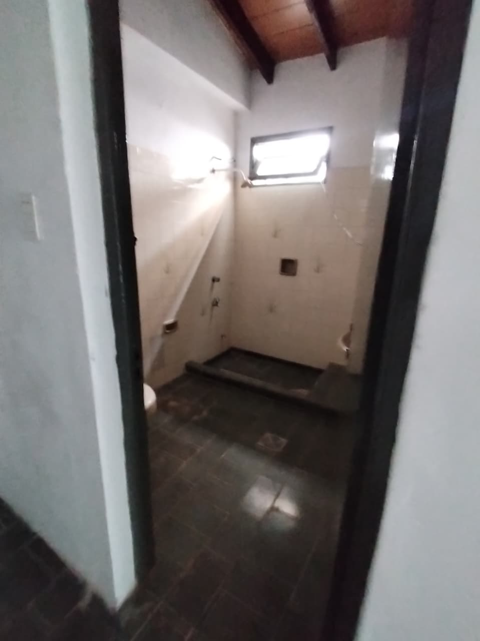 ALQUILO SALON COMERCIAL S/CARLOS A LOPEZ FRENTE AL SUPER VILLA SOFIA — foto 2