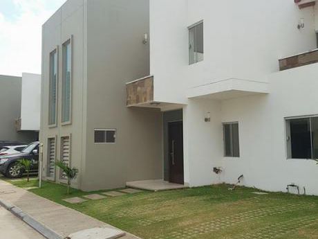Hermosa Casa Ideal Para La Familia. Venta O Alquiler