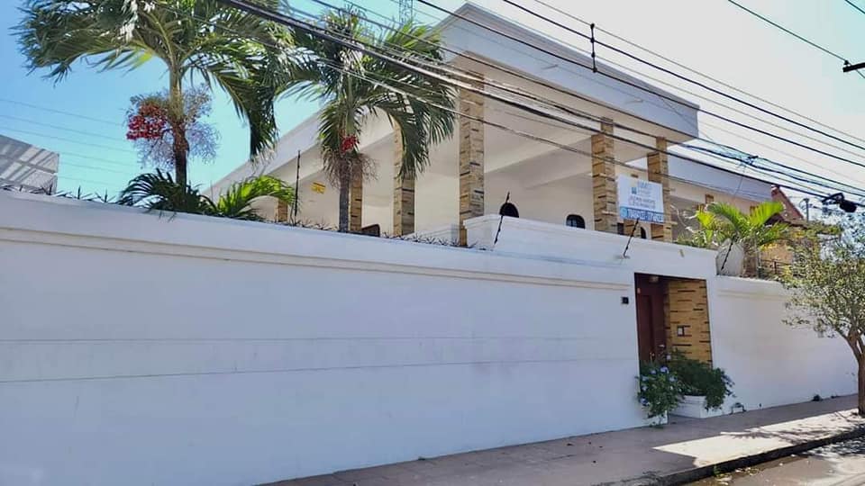 Enorme Casa En Venta -  5 Dormitorios