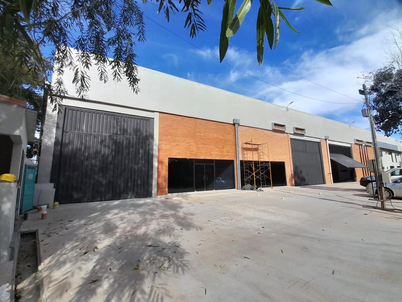 DEPOSITO LUQUE-AREGUA DE 574M2 — foto 2