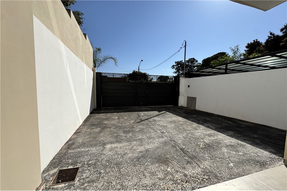 ALQUILER – MODERNO DÚPLEX ZONA RAKIURA –LOMA MERLO — foto 3