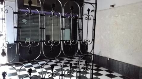 Local Comercial Ideal Para Pequeño Almacen O Peluqueria
