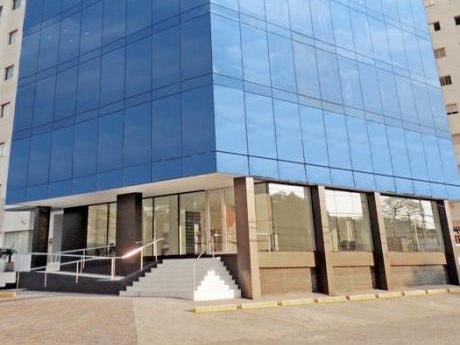Amplio Y Moderno Local En Alquiler (planta Baja Cubo Empresarial Gardenia)