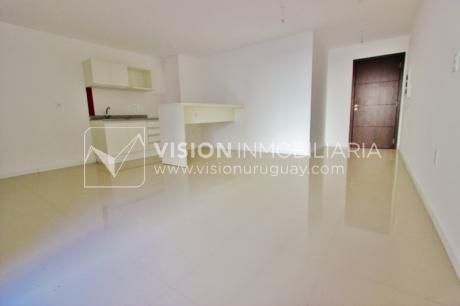A Estrenar, Centro Sur, 2 Dorm Y 1 Baño, Gran Patio, 1er Piso Contrafrente.