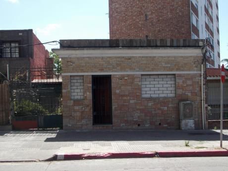 A Reciclar, Excelente Ubicación. A Una Cuadra De Av. Rivera