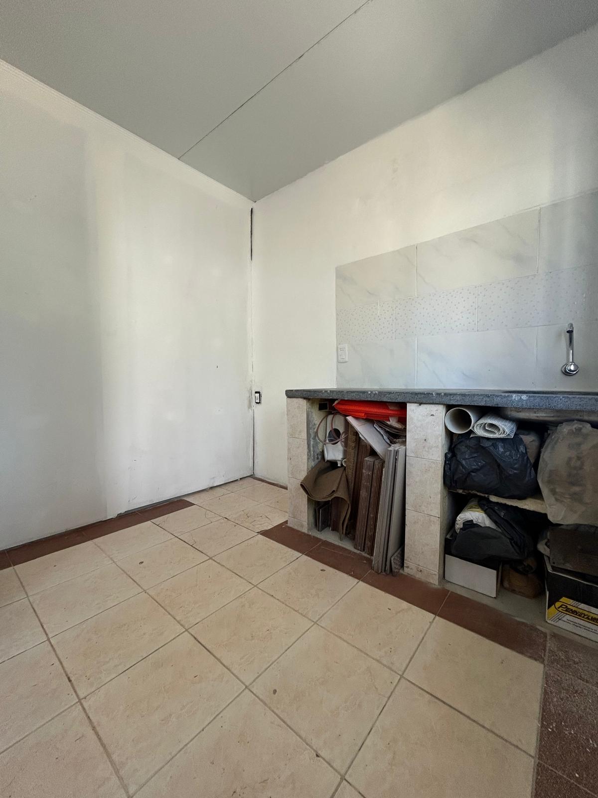 Dueño Alquila Monoambiente con cocina definida y baño completo. · Foto 5