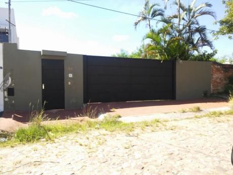 Tierra Inmobiliaria - Hermosa Casa En Barrio Herrera!