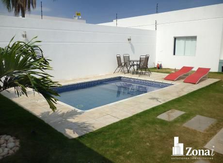 Hermosa Casa Con Piscina Privada En Urb. Abierta Zona Norte