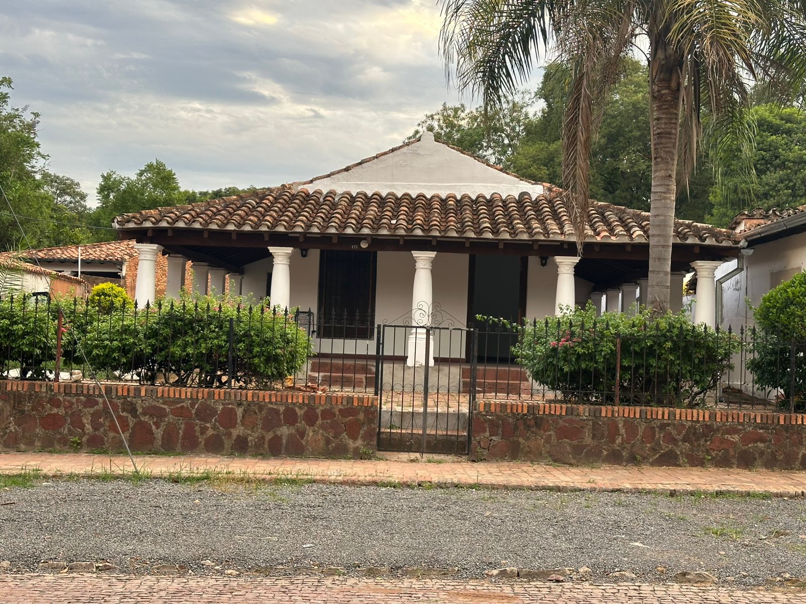 Alquilo Casona Tipo Colonial en el Centro de Areguá — foto 2