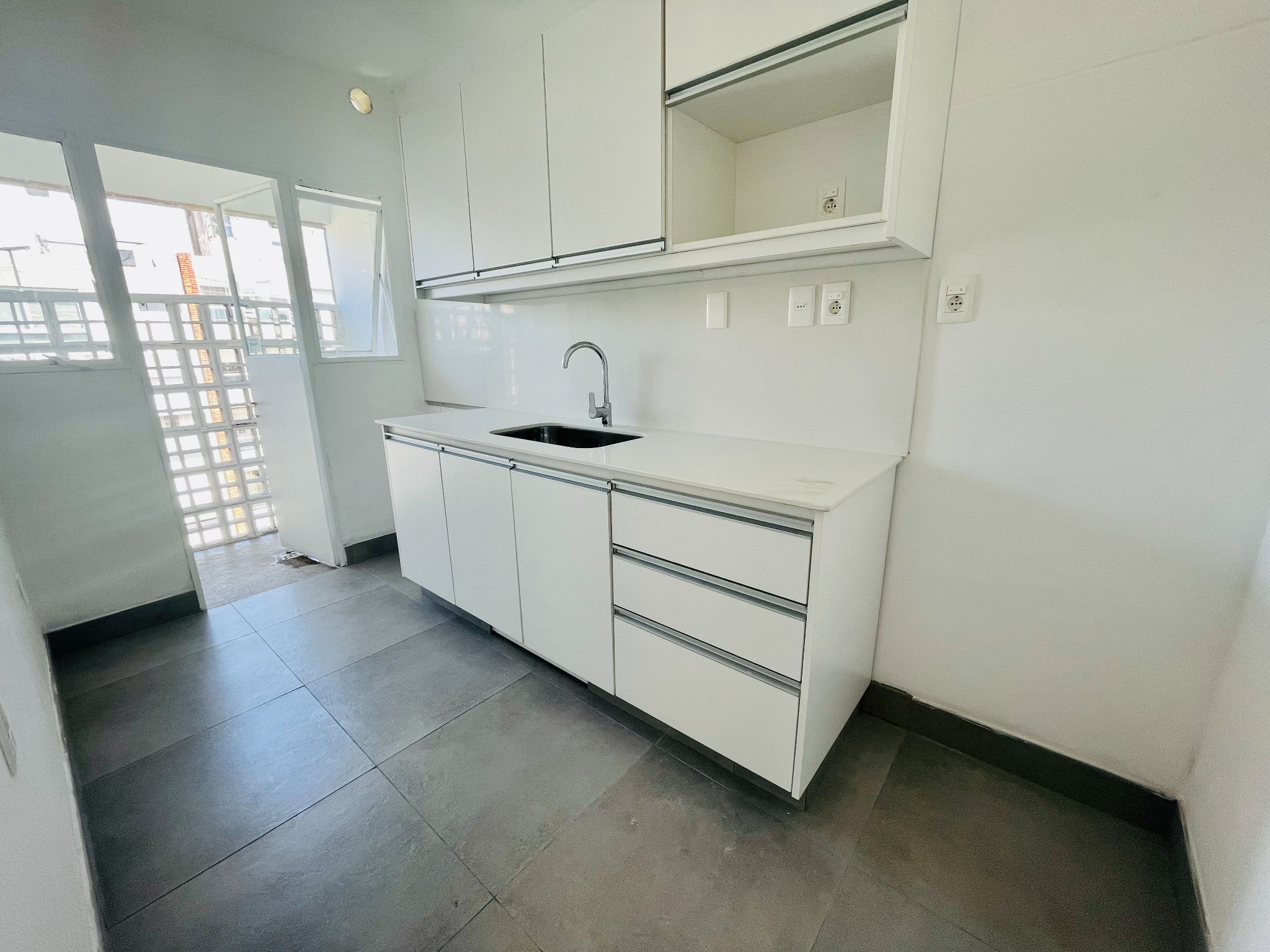 Alquiler Apartamento de 3 dormitorios y Garaje en Pocitos. · Foto 2