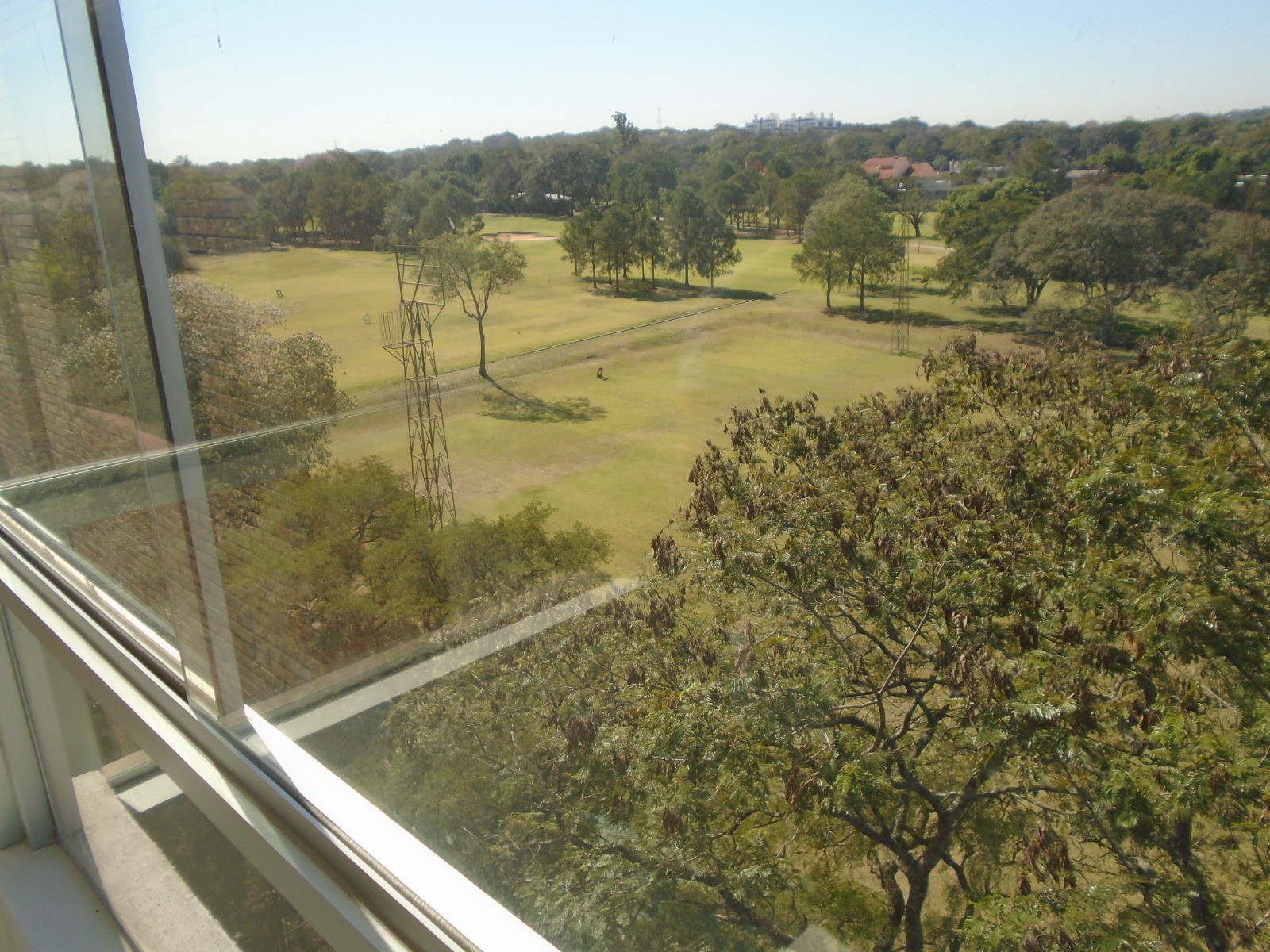 VIVÍ EL CONFORT Y LA EXCLUSIVIDAD FRENTE AL YACHT & GOLF CLUB PARAGUAYO✨ — foto 3