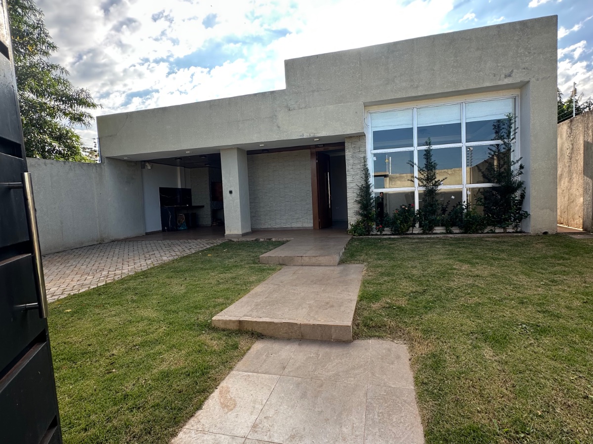 VENDO CASA MODERNA EN BARRIO SAN SEBASTIÁN — foto 2