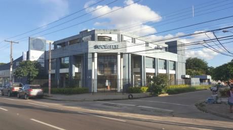 Edificio De 3 Plantas En Esquina Sobre Av. Virgen De Cotoca