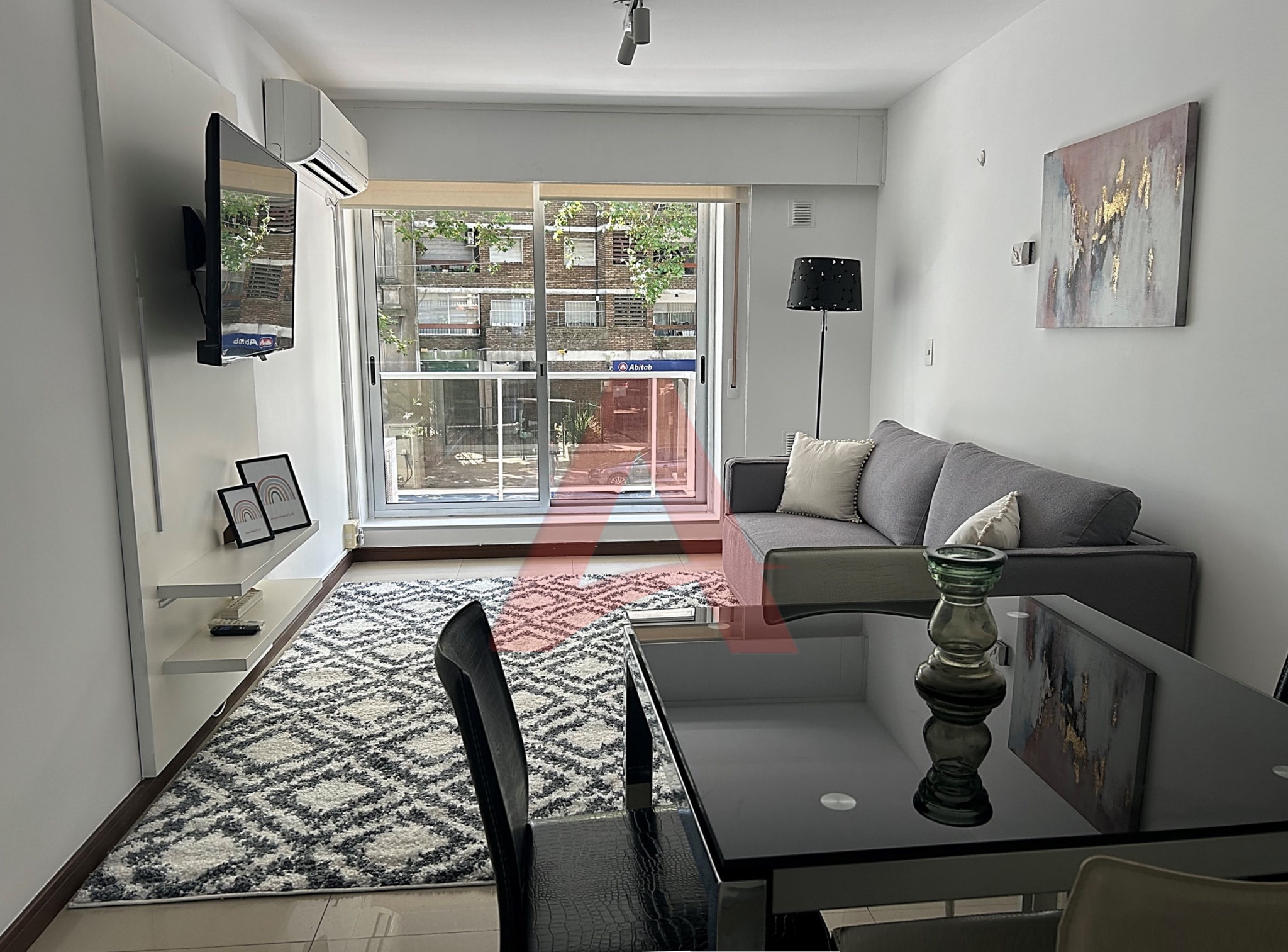 POCITOS ALQUILER APARTAMENTO 2 DORMITORIOS CON MUEBLES Y PATIO CON PARRILLERO · Foto 1