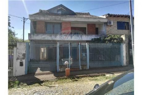 Casa En Barrio San Vicente Con Excelente Ubicación
