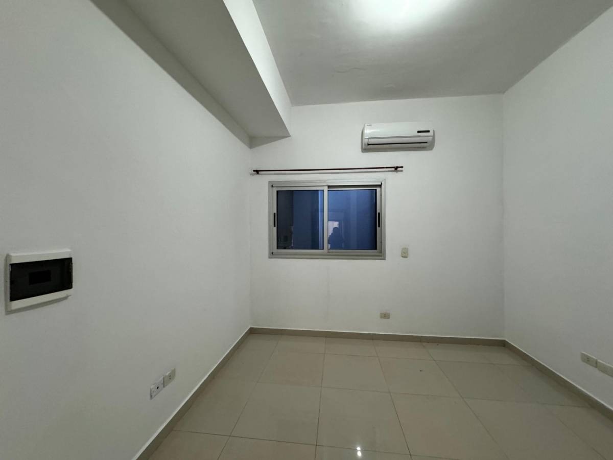 VENDO AMPLIO DEPARTAMENTO DE 2 DORMITORIOS EN EL EDIFICIO MANHATTAN-ENCARNACION — foto 3