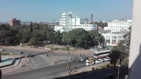 A Pasos Del Parque Batlle