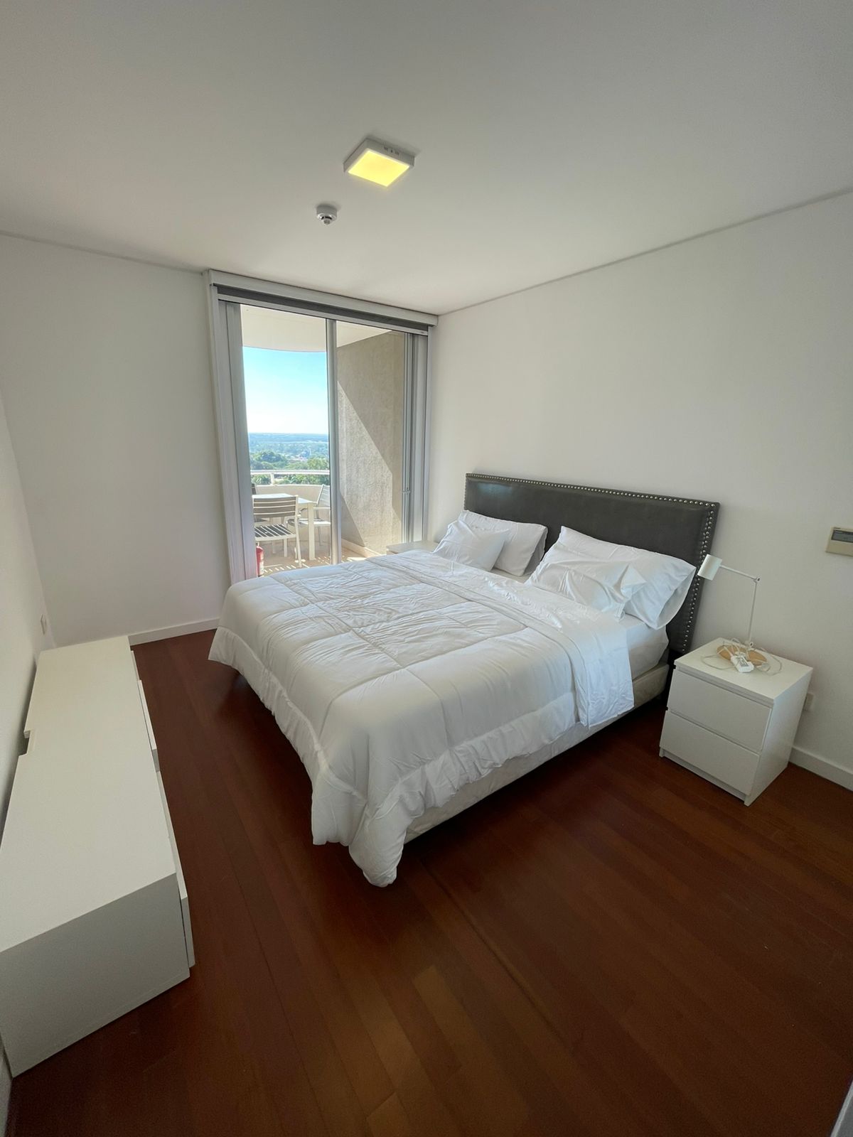 Alquilo departamento amoblado de 1 dormitorio en el edificio SkyTower. — foto 2