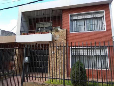 Casa En 2 Plantas Próximo A Luis A De Herrera Y Av Italia