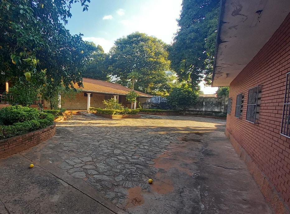 En venta propiedad de 1098 m2 en el centro de Lambare — foto 2
