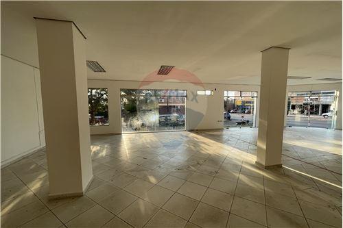 ALQUILO IMPORTANTE SALON COMERCIAL EN ITAUGUA SOBRE RUTA 2 EN ESQUINA !! — foto 3