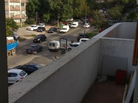 A Metros Sanatorio Americano Con Terraza