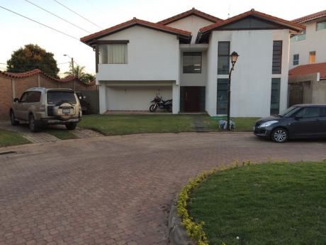 Casa En Condominio Privado, 5to Anillo Y Beni, T: 400 M2 C:350 M2