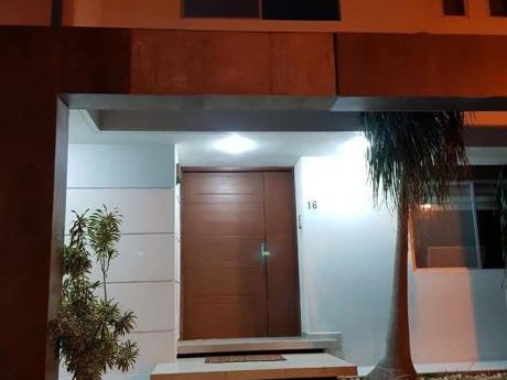 Casa En Anticretico En Condominio Colinas 1 En El Urubo
