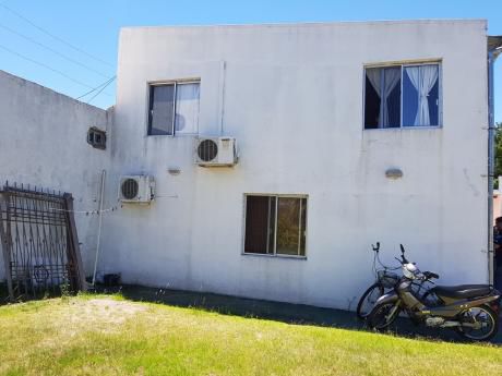 Hermosa Casa De 2 Pisos Con Gran Salon