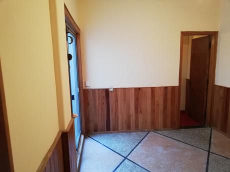 A Mts De Tres Cruces, Excelente Zona Y Serv, Patio, Gc 1200