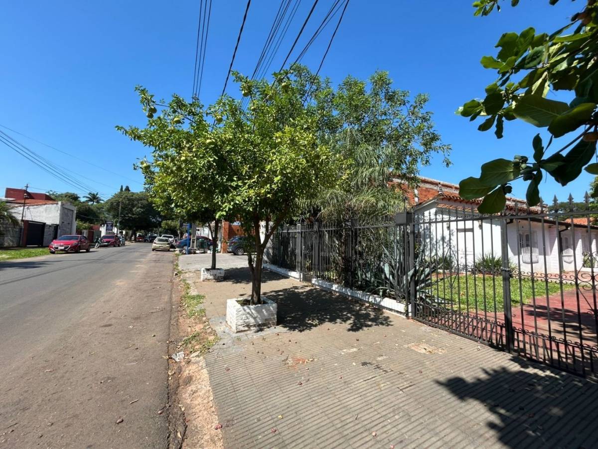 Alquilo Casa en planta baja en Centro de Luque para vivienda o comercial — foto 2