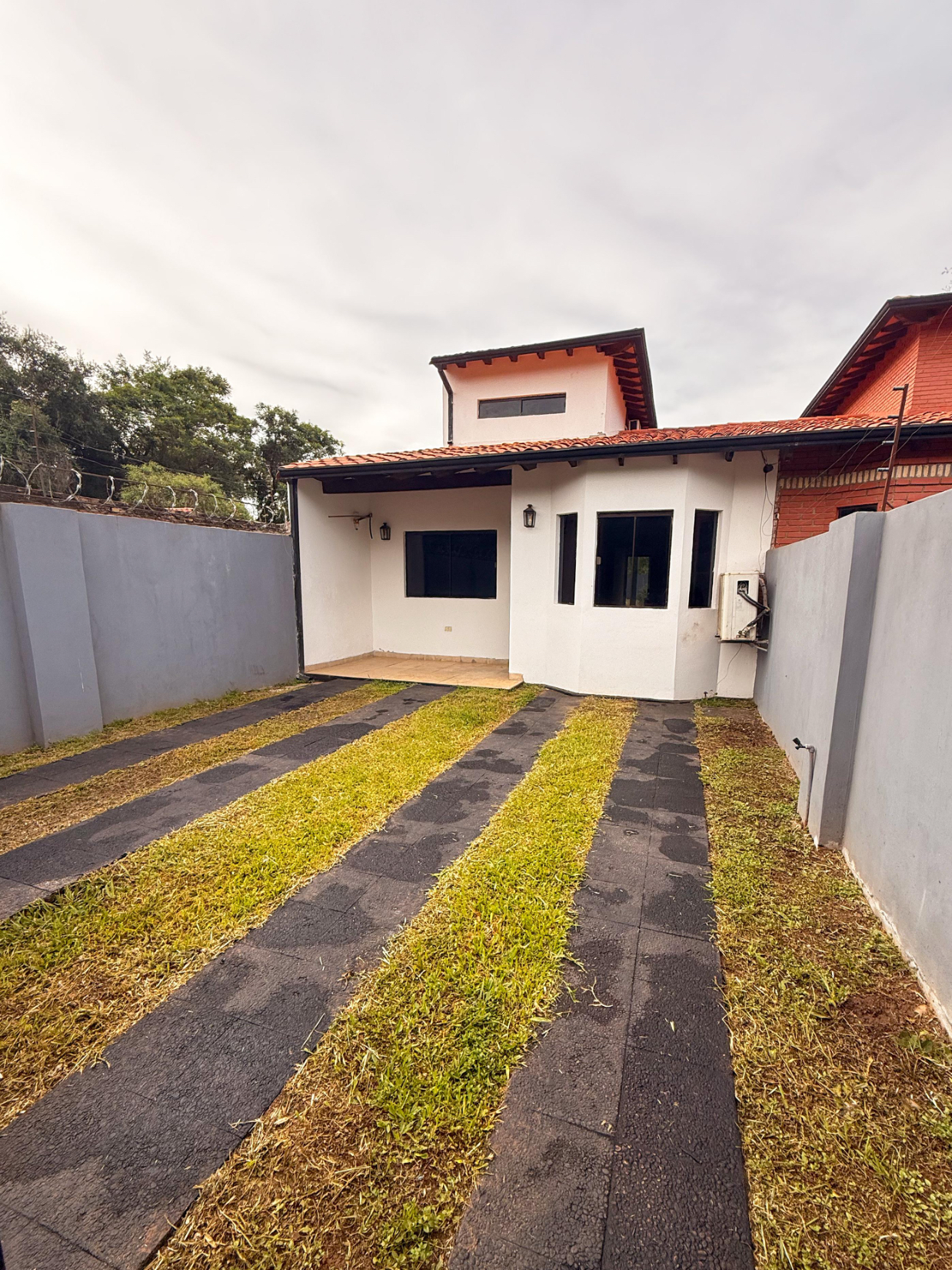 DUPLEX EN VENTA -ISLA ZARATE LUQUE — foto 2