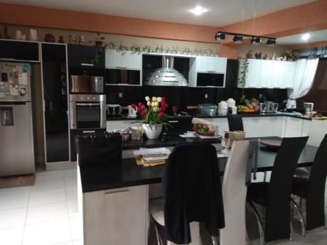 Alquilo Residencia En Asuncion Zona Mburucuja A Pasos De Casa Rica Cod 1574